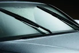 别看雨刮小就不重视，谈谈雨刮正确使用方法~图片