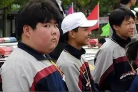 第一代网红靠表情包走红，如今孩子都已经2岁了图片