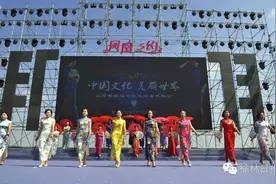“凤凰之约”七夕文化节，千名男女现场相亲图片