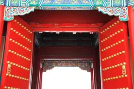 历史大门上的门钉，摸一摸真的能“人丁兴旺”吗？图片