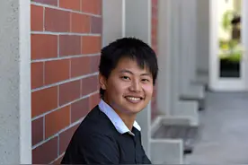 从只会说“Dinner  go, go”到学生协会主席，留美四年，积极的心态让他成为中国留学生“一哥”！图片
