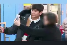 于晓光在韩国究竟有多火，大街上就办了个粉丝见面会，太厉害了视频封面