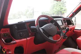 全顺V348改装变身高端商务房车图片