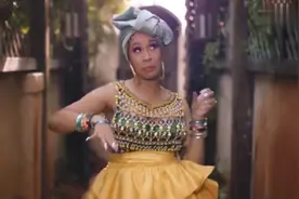 CardiB与麻辣鸡大打出手脱高跟鞋飞砸场面曝光视频封面