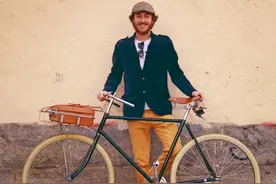 西班牙艺术家的自行车绘画作品图片