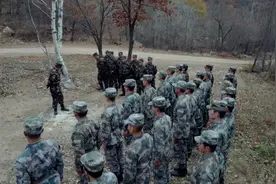 热血尖兵：特种兵训练野外生存术，现场演示生吃蛇视频封面