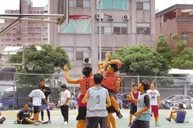“野球场”上不要斤斤计较   学会大度和控制！图片