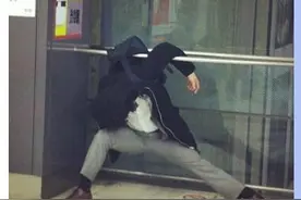 日本东京街头的醉汉，那姿势太销魂，简直无法直视图片
