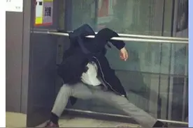 日本东京街头的醉汉，那姿势太销魂，简直无法直视图片