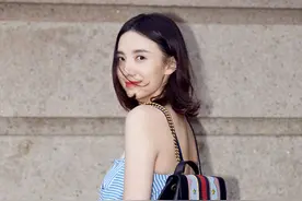 性感美！宋佳穿长版大衬衫媲美杨幂  让人控制不住洪荒之力图片