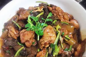 香味浓郁——山蘑菇炖鸡图片