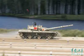 中国96B坦克首次亮相坦克两项大赛，优势项目发挥失常图片