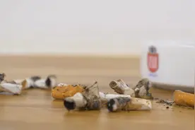 抽烟导致衣服上全是烟味，只需一颗柠檬就能将气味根除图片