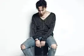 今年最流行破洞裤子了，你发现了吗？图片