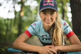 全球十大单车美女-她们的美貌和车技同样值得铭记图片