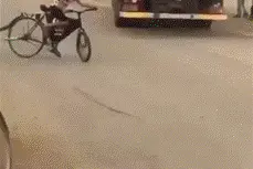 地下自行车漂移赛，没想到传播到印非地区可以这么流行图片