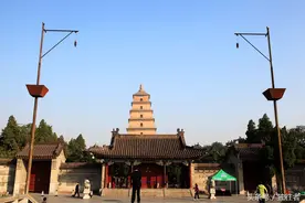 融入古印度佛寺和华夏文化典型的佛塔大雁塔图片