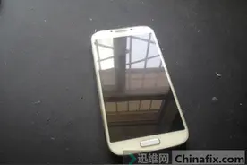 三星s4用稳压电源充电，致使手机无法开机故障维修案例图片