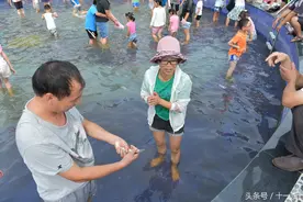 他们在松月湖用“洪荒之力”摸鱼，玩嗨了！图片