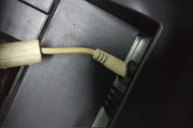 你家电脑显示器也总是黑屏吗？问题在这儿！图片