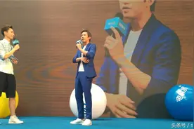 邓超现身重庆 引爆影迷欢呼图片