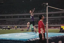 奇葩：张国伟最全动图，期待他再次火力全开的妖艳表演图片