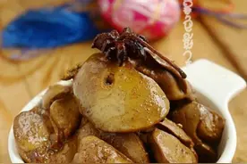 卤煮鹅肝，鹅肝的口感细腻，营养好被很多人喜欢图片