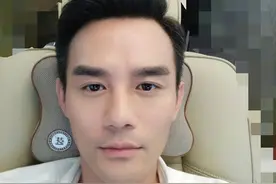 王凯亮相额头冒痘，34岁老鲜肉还没逃出青春期图片