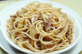里脊肉白菜炒面图片