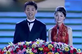 央视最帅春晚主持人亚宁近照曝光，阔别荧幕17载年近半百仍未结婚视频封面