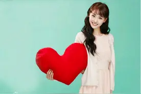 同是张翰的女友，一个变身女神，一个在被黑道路上越来越黑图片