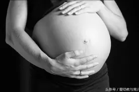 宝妈紧急分娩，主刀医生不在，被迫顺产就连清洁阿姨都来接生了图片