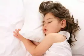 让宝宝睡个好觉的那6个你应该做的事儿！图片