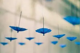 一瞬擦肩，一辈子不再相见图片
