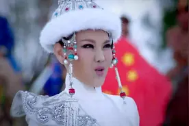 乌兰图雅《站在草原望北京》唱出心中最美的草原音乐图片