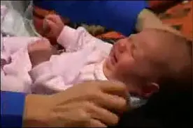 婴幼儿止哭技巧：适用95%的婴幼儿哭闹的5s安抚法则视频封面