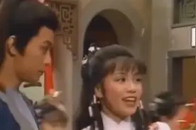 直击翁美玲墓地，墓前鲜花不断，两个小天使守护着“俏蓉儿”视频封面