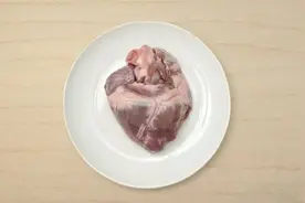 孕期食谱 莲子炖猪心汤的做法图片