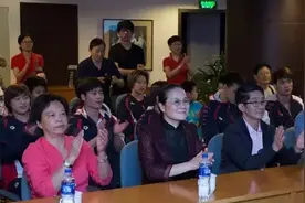 一跳就是17年，上海囡囡吴敏霞说：既然选择了任性，那就享受拼图片