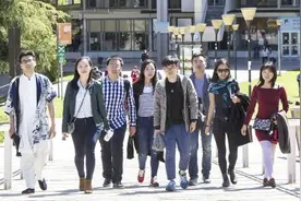 西班牙中国留学生打工悄然升温 劳资问题多须谨慎图片