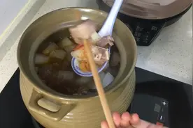 看似简单的萝卜炖牛腩，放一个它进去才是点晴之作！台风天适合视频封面