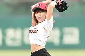 [MD PHOTO] 韩国艺人河智英任职业棒球比赛开球嘉宾图片
