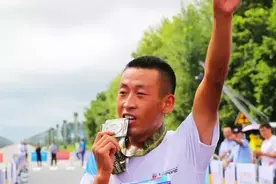 中俄跨境1+1马拉松赛鸣枪开赛图片