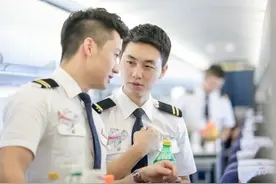 川航“欧巴航班” 启航！一大波帅气空少袭来图片