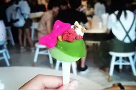 日本夏天人气最高的一款ice cream！网红们为了能嘚瑟一下，拍照5分钟排队2小时！图片