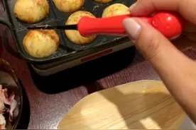 章鱼小丸子是搅出来的！图片