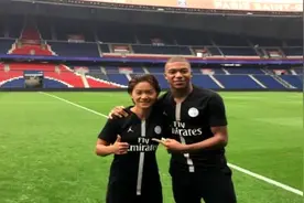 王霜与姆巴佩合照盼与其切磋 认为明年女足世界杯或创历史视频封面