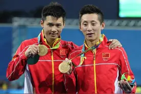 陈艾森竟因脱臼改行跳水 天生怕水却最快会游泳图片