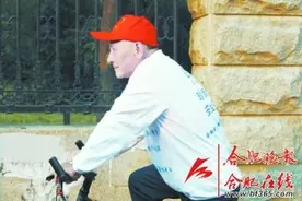 84岁老人请你一起环巢湖骑行图片