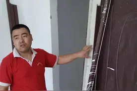 入住几个月 房门掉下来图片